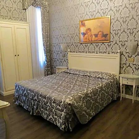 Bridge Hotell
